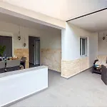 Cocomelo Apts 2